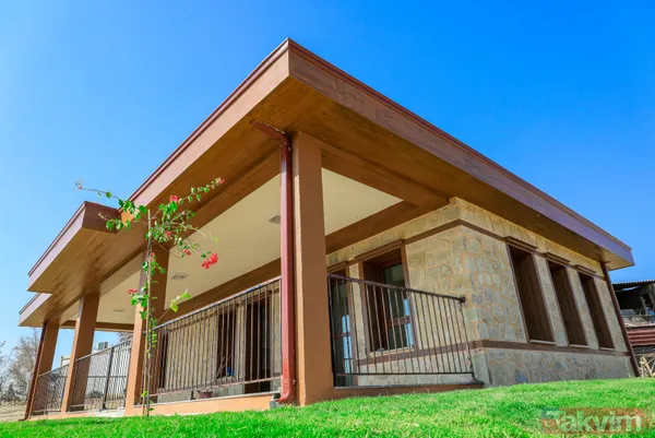 Manavgat’ta evleri kül olan 80 yaşındaki İbrahim Deniz ve eşi Ayşe Deniz yeni evlerine kavuştu - 4