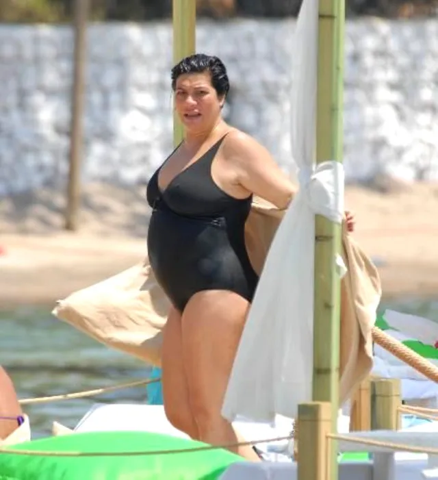 4-ayda-32-kilo-verdiren-isin-karaca-diyeti-50-yasinda-42-beden-olma-sirri-cikti-40-50-kilo-verdim-1708265272136.jpg "40-50 kilo verdim..." 50 yaşında 42 beden olma sırrı çıktı! 4 ayda 32 kilo verdiren Işın Karaca diyeti!-3