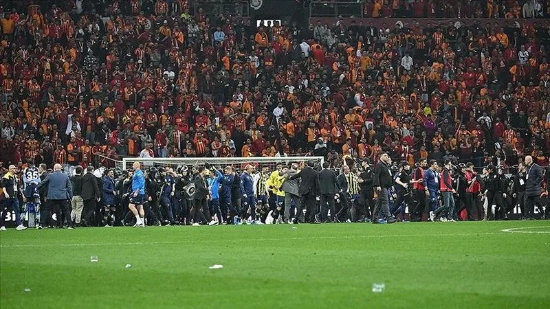 Fenerbahçe-Galatasaray maçı sonrası yaşanan olaylara ilişkin 5 şüpheli hakkında iddianame düzenlendi: 2 futbolcuya hapis talebi-7