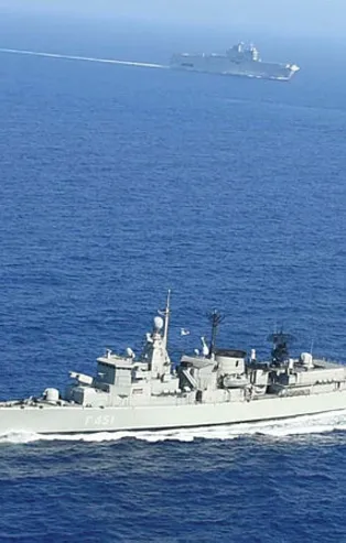 Türk ve İspanyol savaş gemileri Sarayburnu'na demirledi