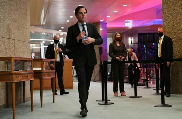 son-dakika-hollandada-mark-rutte-4-kez-secimleri-kazandi-basbakan-secildi-1616061906700.jpg SON DAKİKA: Hollanda'da Mark Rutte 4. kez seçimleri kazandı! Başbakan seçildi-4