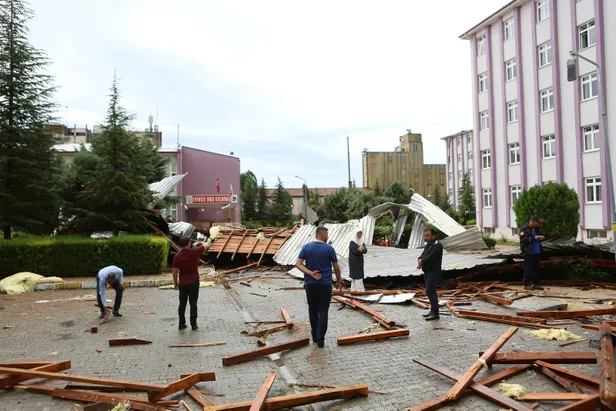Son dakika: Karadeniz'i fırtına vurdu: 1 kişi öldü, 2 polis yaralı!-5