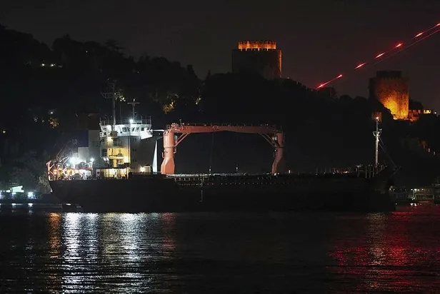 istanbuldan-ukraynaya-seyir-halindeyken-ariza-yapan-kargo-gemisi-nedeniyle-istanbul-bogazinda-gemi-trafigi-ask-1662171574684.jpeg İstanbul'dan Ukrayna'ya seyir halindeyken arıza yapan kargo gemisi nedeniyle İstanbul Boğazı'nda gemi trafiği askıya alındı-4