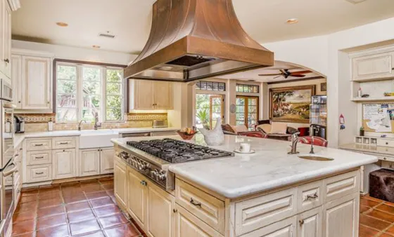 Kendall Jenner yeni evine servet ödedi-12