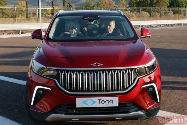 Başkan Erdoğan Togg'un direksiyonunda: Tekerine taş değmesin... Araç rengi için işaret ettiği Emine Erdoğan kararını verdi - 21