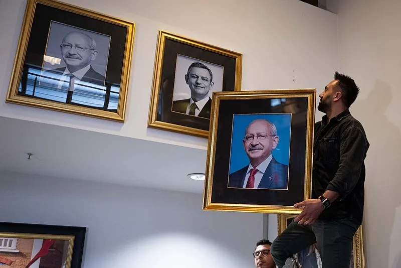 chpde-her-turlu-kriz-ozel-yeni-parti-iddialarina-yanit-verdi-1779866088881.jpeg CHP’de her türlü kriz! Özgür Özel'e o iddia soruldu: Yeni bir parti kurma gibi bir durumuz yok-5