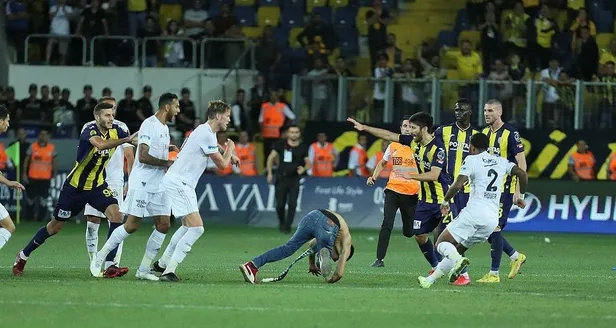 Beşiktaşlı futbolculara saldıran Berkay Ö. hakkında flaş karar! Ankaragücü-Beşiktaş maçı sonrası saha karıştı-2
