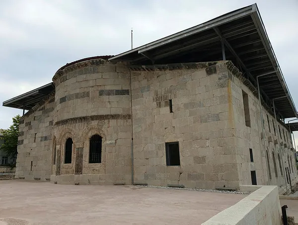 roma-doneminde-tapinakti-ala-camisi-96-yil-sonra-cemaatine-kavusuyor-1593688314086.jpg Roma döneminde tapınaktı... Ala Camisi 96 yıl sonra cemaatine kavuşuyor-4