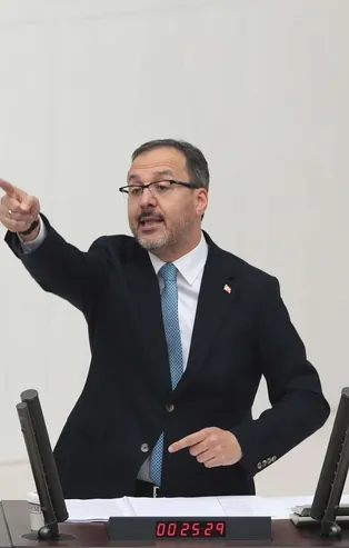 Bakan Kasapoğlu muhalefete sert çıktı: Bu çevrimdışı muhalefet zihniyetini bir kenara bırakın, online olun