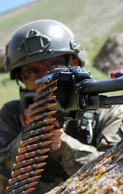 Uzman askerlere bireysel silah izni geliyor