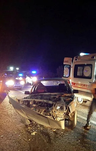 Mersin'de feci kaza! 2 otomobil çarpıştı 6 yaralı
