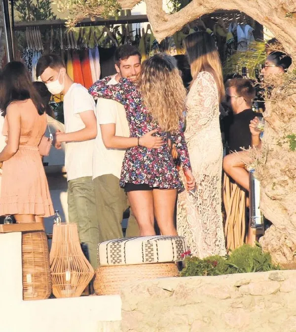 Bodrum'da oyuncu Öykü Çelik'in başrolde olduğu partide, skandal görüntüler vardı-3