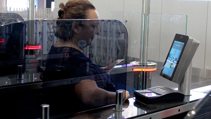 pasaport-damgasi-tarihe-karisiyor-ees-giris-cikis-sistemi-nedir-1775741702808.jpg Pasaport damgası tarihe karışıyor: EES (giriş-çıkış sistemi) nedir?-7