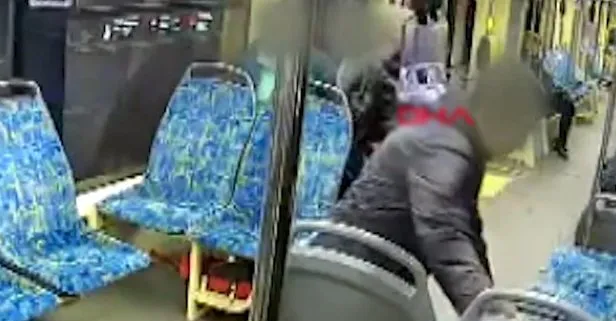 Şok görüntü! Alkollü adam tramvayda hamile kadına saldırdı