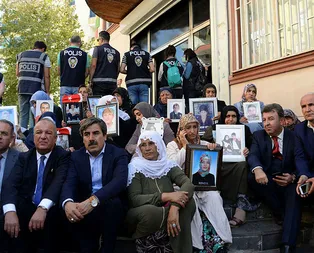 Aşiret liderleri ve kanaat önderleri evlat nöbetindeki aileleri ziyaret etti: Annelerin acısını en iyi biz biliriz