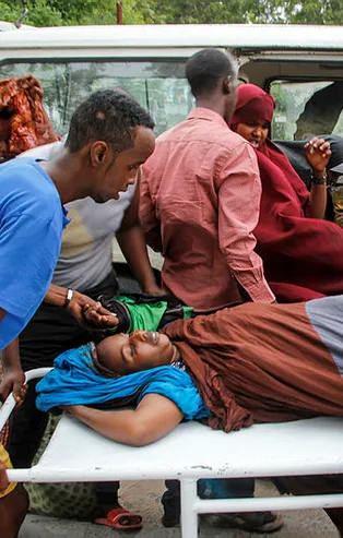 Türkiye dostu Somali'ye bomba yüklü araçla saldırdılar: 17 ölü, 30 yaralı