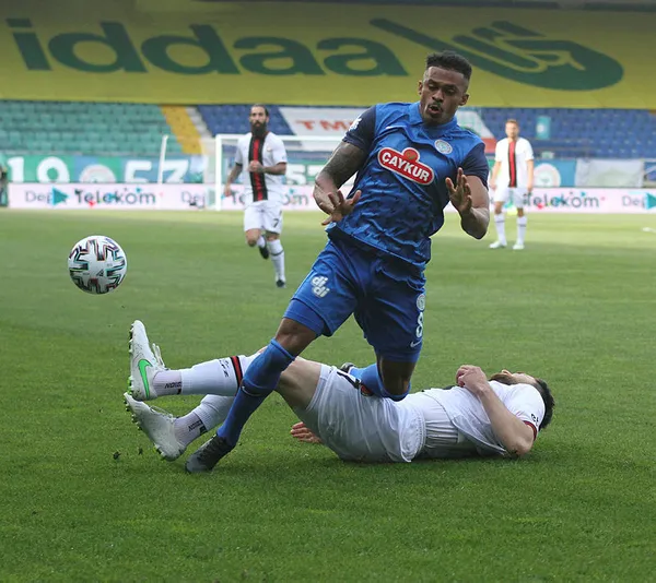 caykur-rizespor-0-0-fatih-karagumruk-mac-ozeti-1617462958125.jpg
