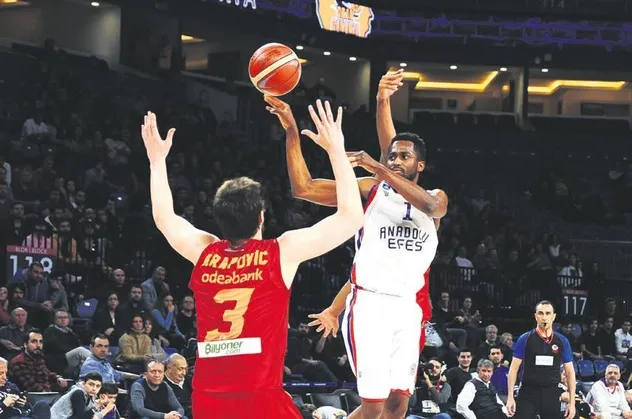 Galatasaray başladı Anadolu Efes bitirdi