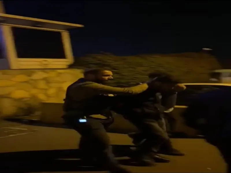 istanbul-sariyerde-yegenini-uykudan-uyandirip-olduren-dayi-kendimi-kaybettim-1763539646514.jpeg Katilin gözaltına alındığı anlar (DHA)