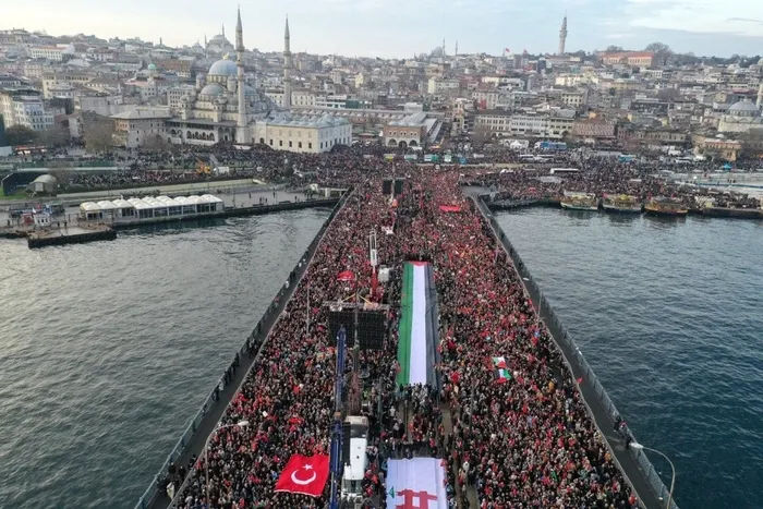 Son dakika: Sağlık Bakanı Fahrettin Koca şehitlerimiz ve Filistin yürüyüşünde-3