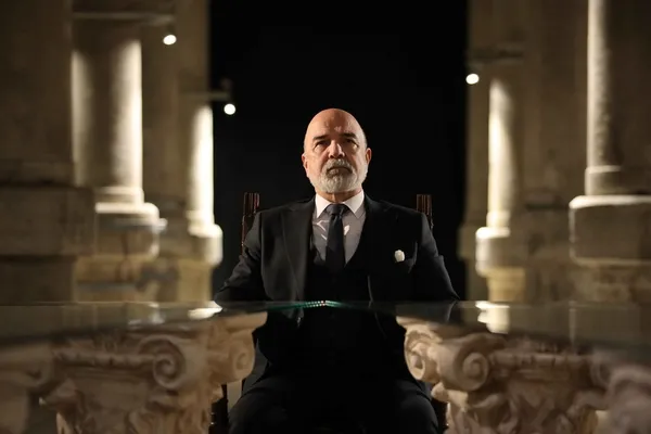 yalniz-kurt-29-bolum-2-fragmani-yayinlandi-yilanin-basi-arzin-yedi-kat-altinda-saklanir-ama-yine-de-kuyrugu-di-1670359059682.jpg Yalnız Kurt 29. bölüm 2. fragmanı yayınlandı: "Yılanın başı arzın yedi kat altında saklanır ama yine de kuyruğu dışarıdadır!"-4