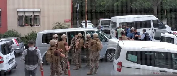 sislide-film-gibi-olay-rehin-alinan-genc-kadinini-pohler-kurtardi-1656001017455.jpg Şişli’de film gibi olay: Rehin alınan genç kadınını PÖH'ler kurtardı! Taciz iddiası...-3