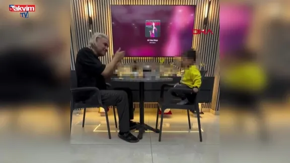 İzmir'de 3 yaşındaki oğlunu alkol masasına oturtan baba gözaltında!