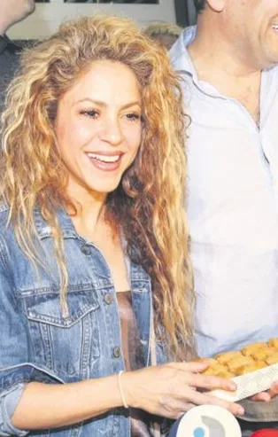 Shakira’ya baklavalı karşılama