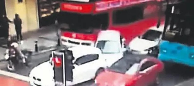 Halk otobüsü araçları biçti