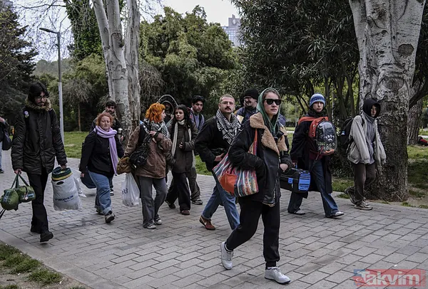 İstanbullu deprem sonrası geceyi dışarıda geçirdi: Parklar bahçeler camiler... - 16