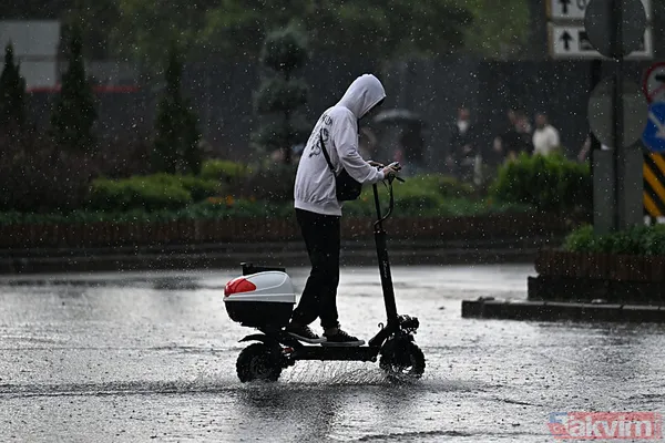 Sağanak ve dolu yağışı Ankara'yı yine felç etti! Yollar göle döndü, iş yerlerini su bastı - 18
