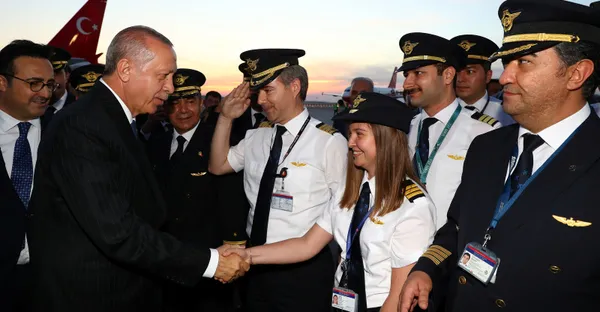Erdoğan'dan havalimanı çalışanlarına baklava ikramı-1