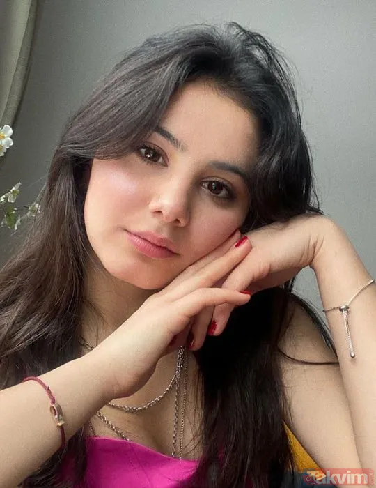 Babası 47 yaşında kan kanserinden hayatını kaybetmişti! Genç oyuncu Helin Kandemir'in babasının tabutu başında gözyaşlarına hakim olamadı - 19