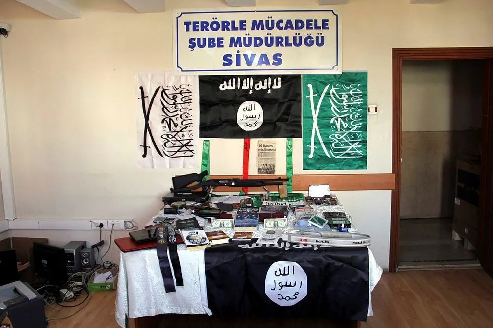 DEAŞ'ın örgüt evinden FETÖ çıktı-4