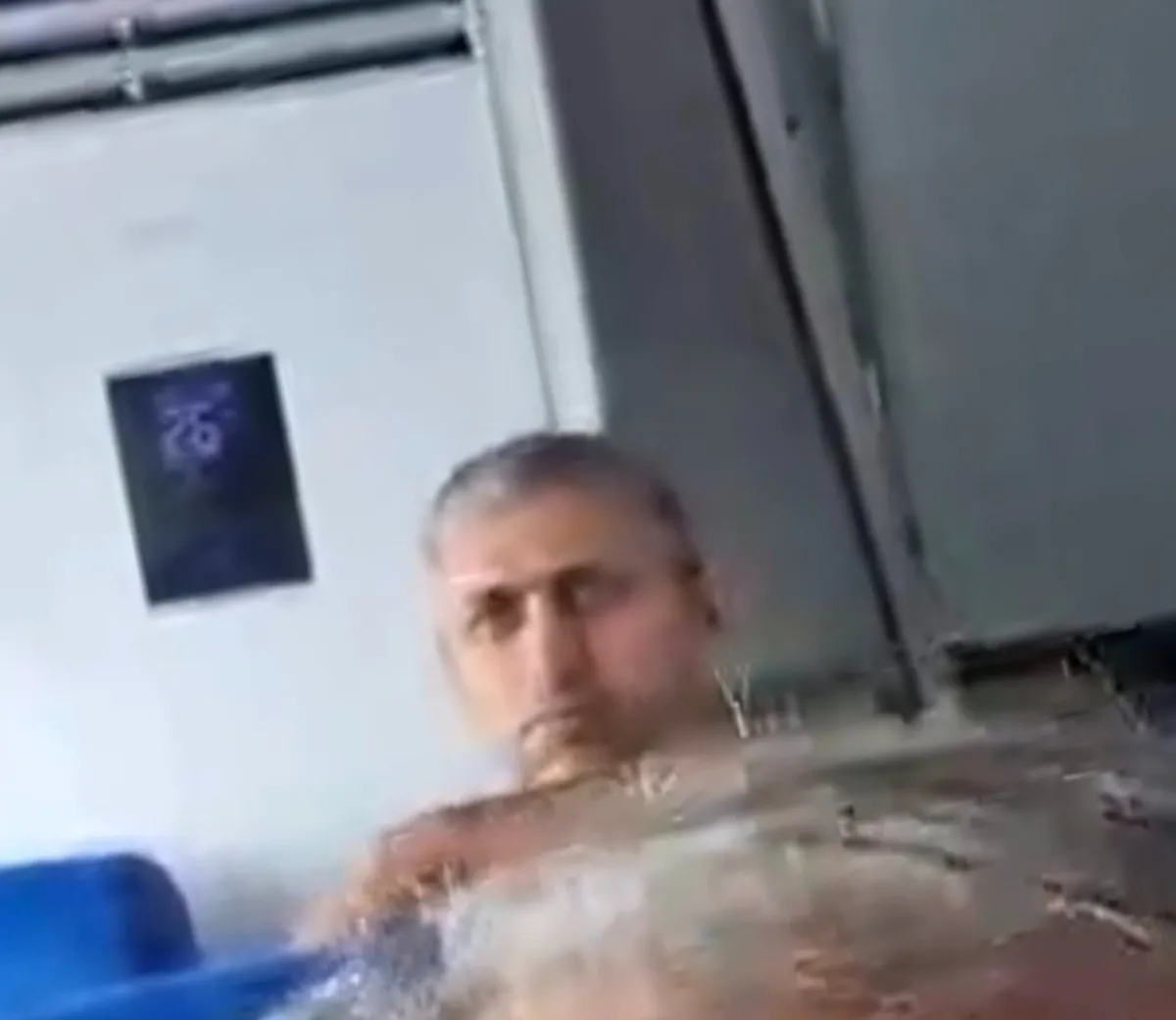 1788415303254.jpeg Ailesine sürpriz yapmak için Kıbrıs'tan yola çıkan Nihat Pancar Girne'deki gemi kazasında kayboldu-6