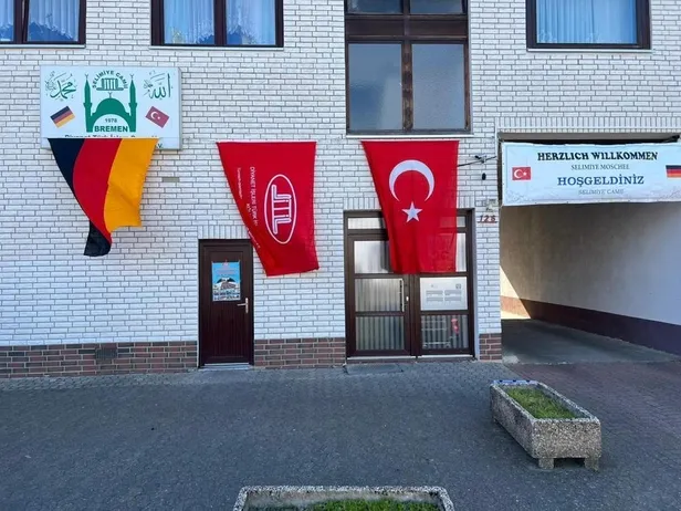 Almanya'da camilere alçak saldırı!-2