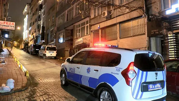 İstanbul'da soygun! Maskeli 3 kişi muhasebe bürosunun çelik kasasını çaldı-1