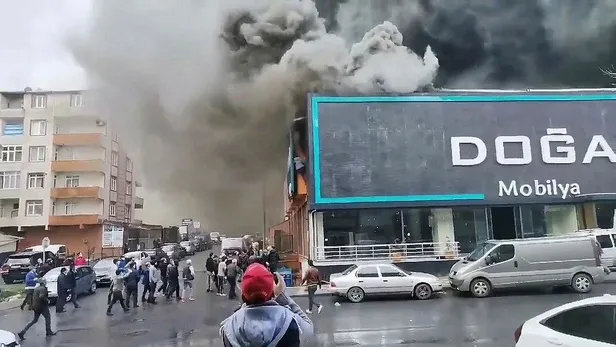 SON DAKİKA! İstanbul'da korkutan yangın! Son anda böyle kurtarıldı-2