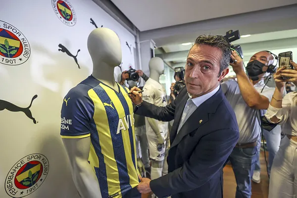 fenerbahce-yeni-sezon-formalarini-tanitti-fenerbahce-formasinda-dikkat-ceken-ataturk-ve-yildiz-detayi-1625836120351.jpg Fenerbahçe yeni sezon formalarını tanıttı! Fenerbahçe formasında dikkat çeken Atatürk ve yıldız detayı-7