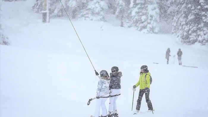 somestir-tatili-turizm-sektorunu-hareketlendirdi-fiyatlar-kayak-otellerinde-10-bin-termalde-7-bin-lirayi-buluy-1705280028181.jpeg Sömestir tatili, turizm sektörünü hareketlendirdi! Otellerde ön rezervasyonlar yüzde 80'i buldu: İşte fiyatlar...-3