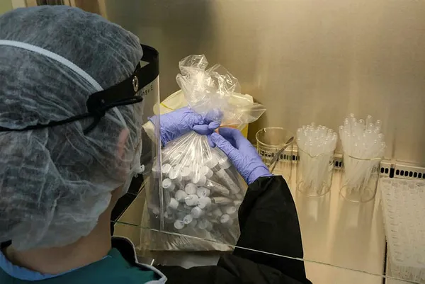 Pandemi servisinde görev yapan doktorun gözünden bir mücadelenin kareleri-5