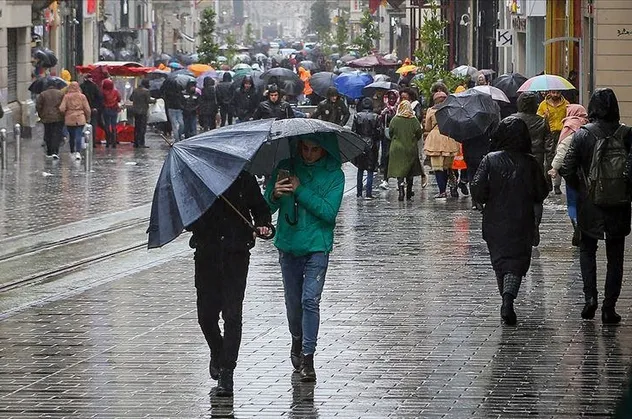 HAVA DURUMU | Meteorolojiden İstanbul için son dakika sağanak yağış uyarısı! Yağışlar yeni haftada da sürecek mi?