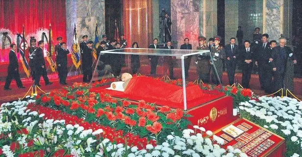 Kuzey Kore Lideri Kim Jong-un’un öldüğü iddia edildi! Tabuttaki fotoğrafı büyük ses getirdi...