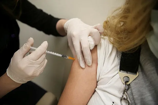 Türkiye'de Kovid-19 aşısının birinci dozu uygulanan kişi sayısı 30 milyonu aştı! Toplam doz miktarı 45 milyonu geçti-7