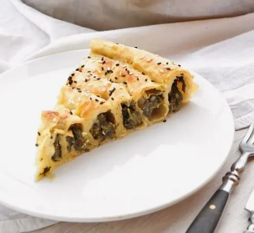 5-dakikada-ispanakli-borek-tarifi-zirvede-misafir-zile-basana-kadar-hazir-oluyor-1716555619341.jpg Misafir zile basana kadar hazır oluyor! 5 dakikada ıspanaklı börek tarifi zirvede!-3