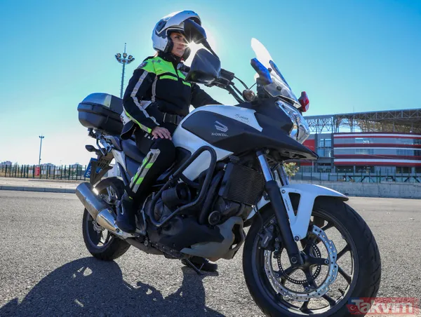 Diyarbakır'da tek: Kadın 'Motosikletli Şahin' polisi Dilek Zengin! Gören donup kalıyor - 12