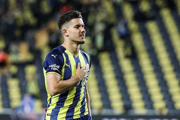abdullah-avci-fenerbahcenin-genc-yildizi-ferdi-kadioglunu-bizzat-istedi-trabzonspor-ataga-kalkti-1638910819674.jpeg Abdullah Avcı Fenerbahçe'nin genç yıldızı Ferdi Kadıoğlu'nu bizzat istedi! Trabzonspor atağa kalktı-4