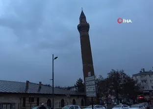 Anadolu’nun en eski camilerinden biri olan tarihi Sivas Ulu Cami’de, Ramazan Bayramı namazı kılındı