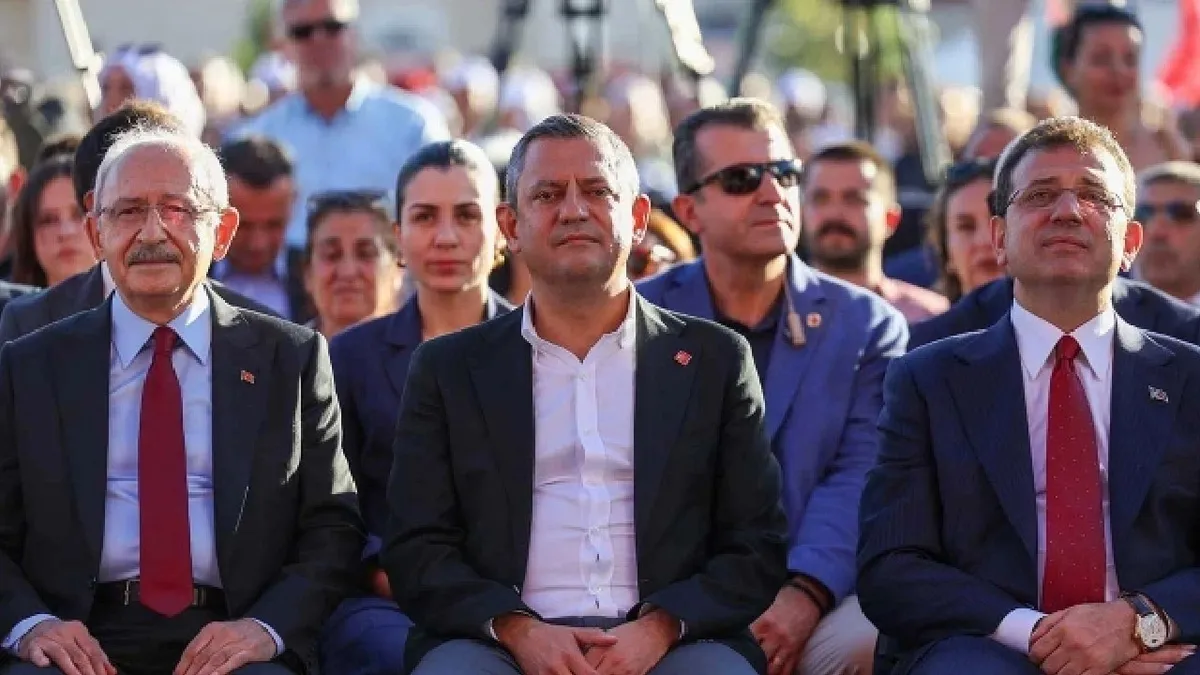 chpde-mutlak-yol-ayrimi-kilicdaroglunun-25-yilda-geldigini-nokta-ozgur-ozel-batiya-yalvaracak-durumda-1780806567356.jpeg CHP'de "mutlak" yol ayrımı! Kılıçdaroğlu'nun 2.5 yılda geldiği nokta: "Özgür Özel Batı'ya yalvaracak durumda"-3