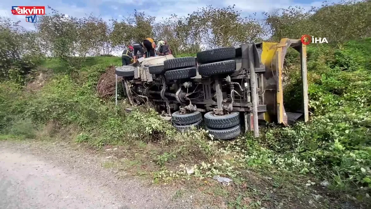 Ordu’da kil yüklü kamyon devrildi: 2 yaralı